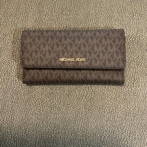 NWOT Michael Kors Jet Set Large Logo Trifold Wallet